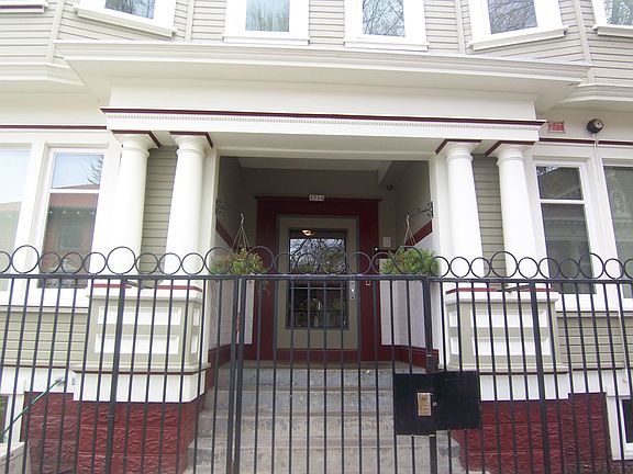 2nd image of 1714 NW Couch St APT 6