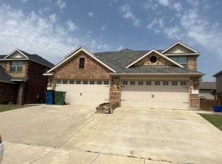 4918 Villas Dr, Sanger, TX 76266