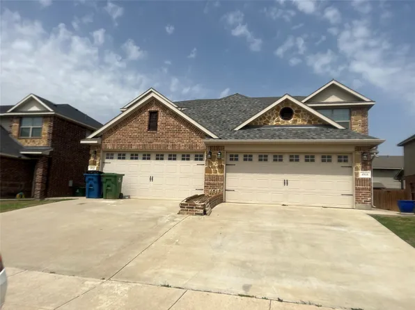 4918 Villas Dr, Sanger, TX 76266