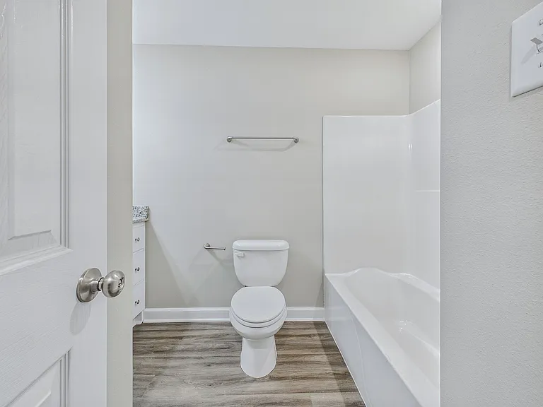 804 Pine Tree Rd — Photo 2