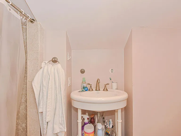 486 E 3rd St #14 — Photo 7