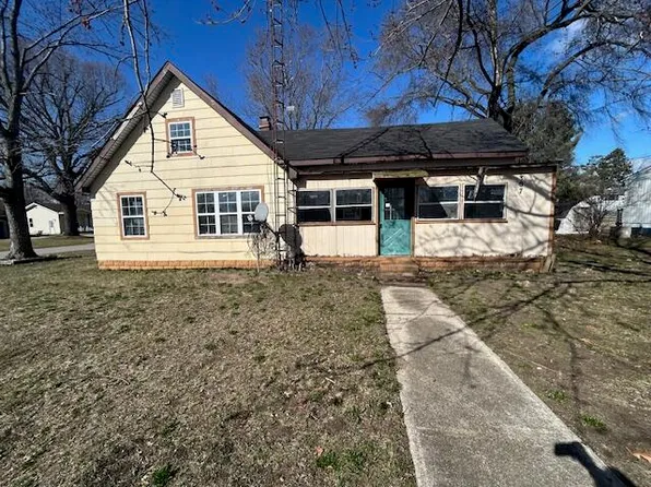 307 W Madison St, Knox, IN 46534
