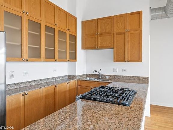 2nd image of 1735 W Diversey Ave #504
