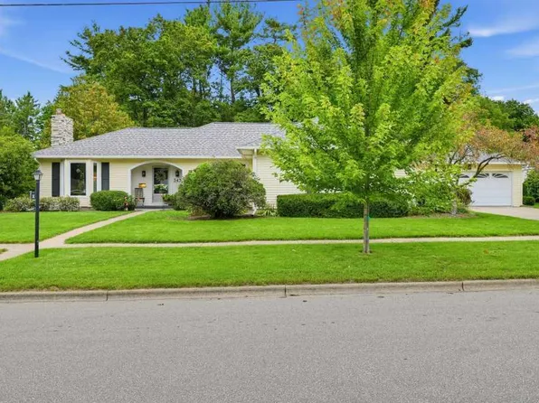 343 E Maple St, Fremont, MI 49412