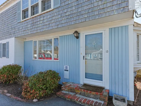 77 Bank St APT 13, Harwich Port, MA 02646