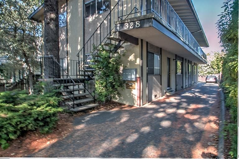 2nd image of 328 D St APT 3