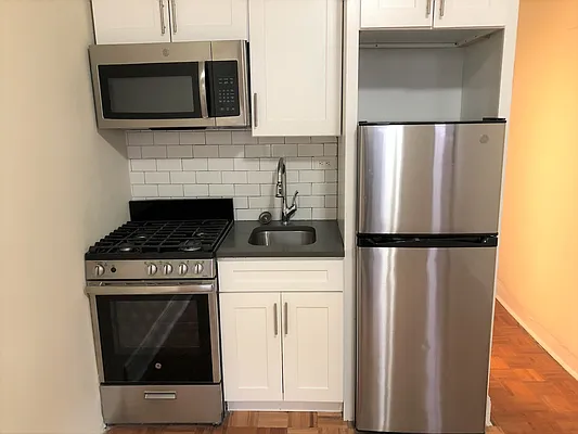 Rented by Karten Real Estate Services LLC | media 9