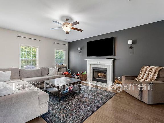 4th image of 121 Hart Preserve Dr