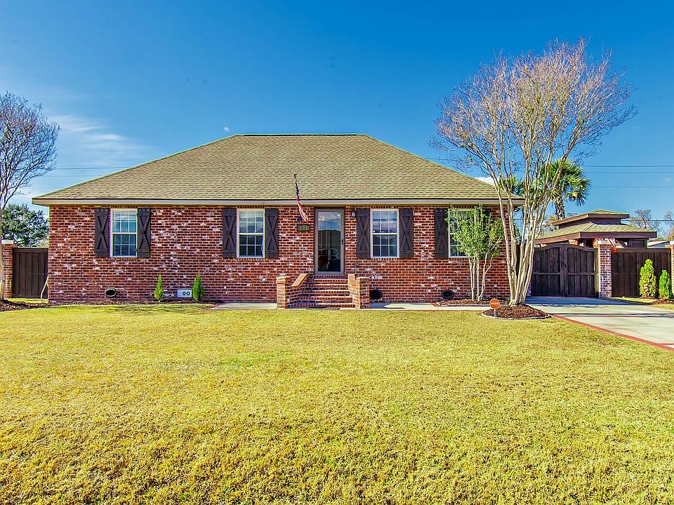 1st image of 131 Fern Ln