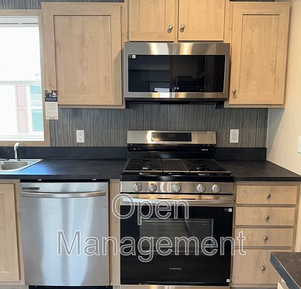 755 N Tratt St #13 — Photo 1
