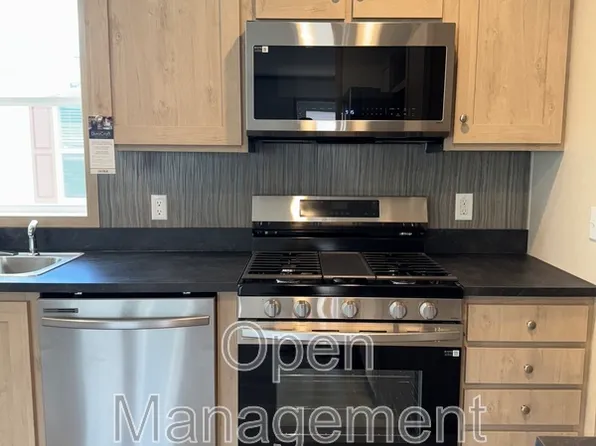 755 N Tratt St, Whitewater, WI