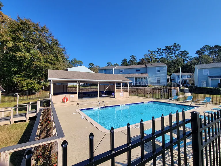 698 Timberwood Cir E — Photo 14
