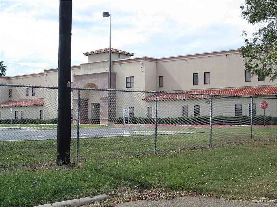 2nd image of 204 Pueblo St