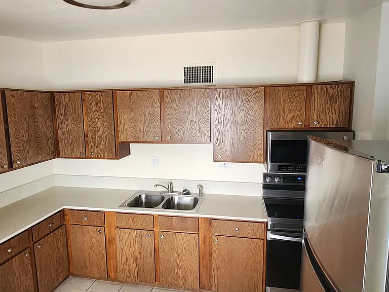 3319 N Dodge Blvd — Photo 17