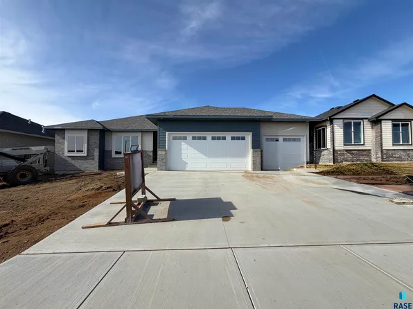 2813 S Dunraven Ave, Sioux Falls, SD 57110