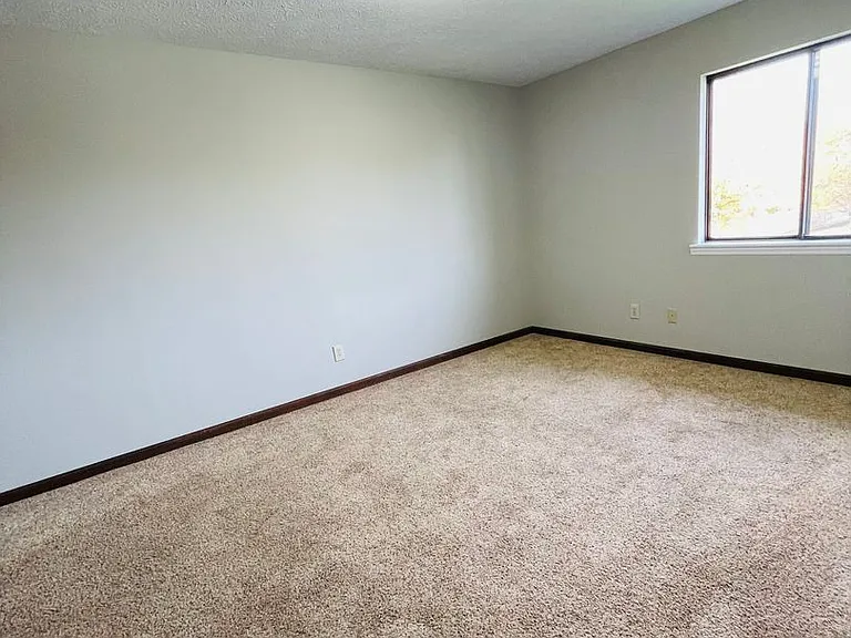 1625 Buttonwood Ct #F — Photo 11