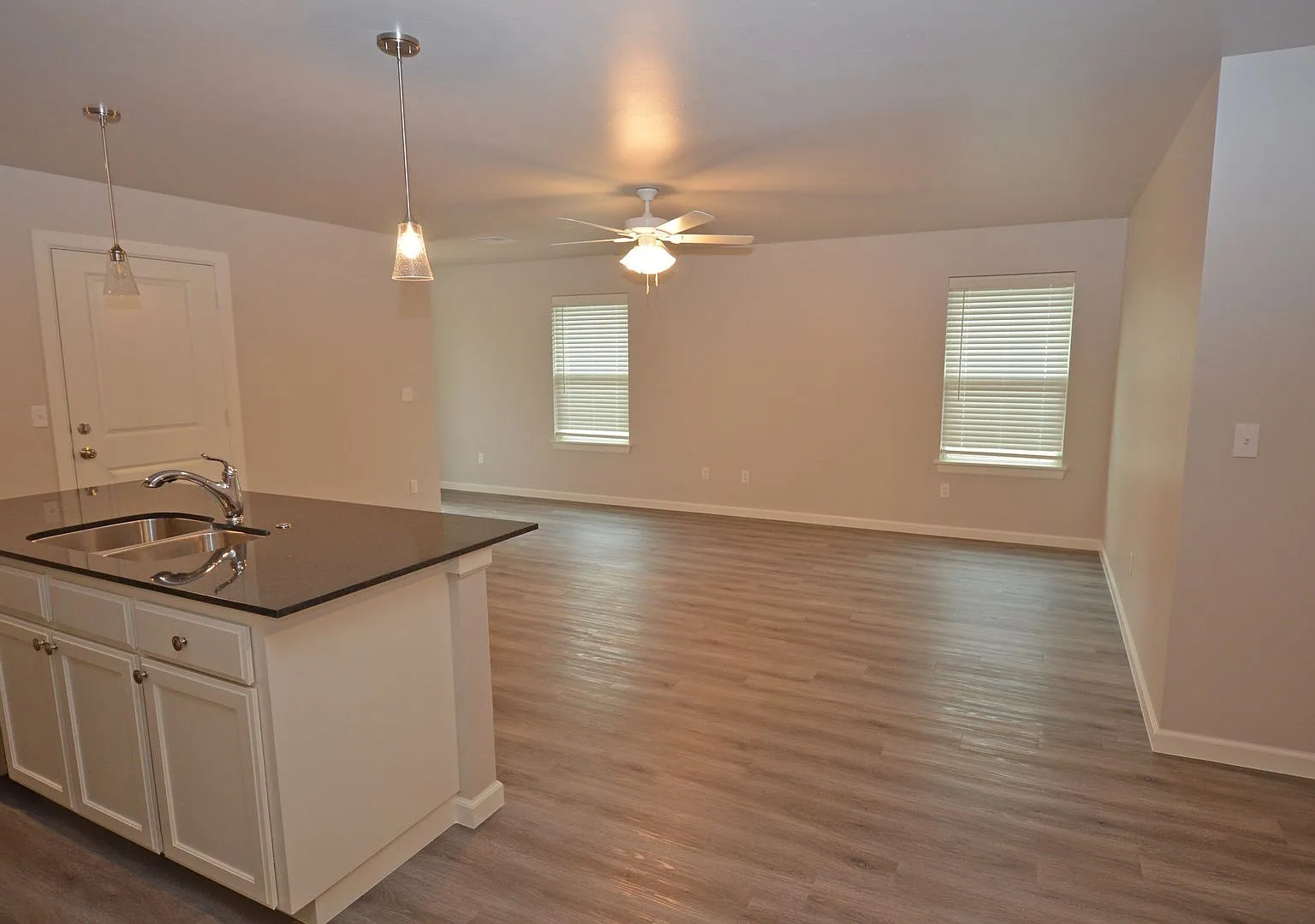 TJ 21 - 11209 11211 Howard Dr — Photo 4
