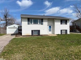 506 Dennis Dr, Marshalltown, IA 50158