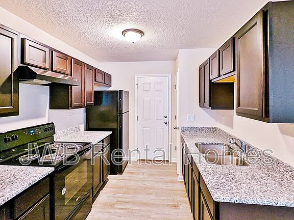 2nd image of 3688 Dillon St