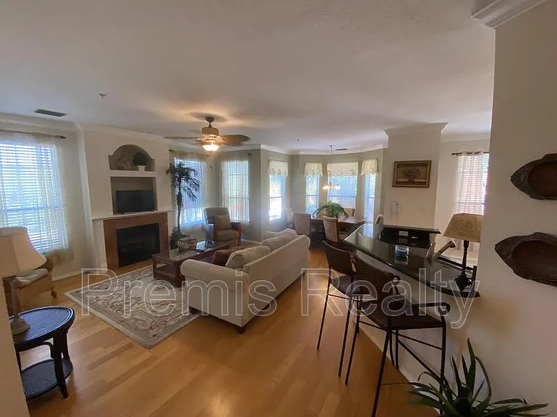 2 bed, 2.0 bath, 1368 sqft, $2,295 — Photo 2