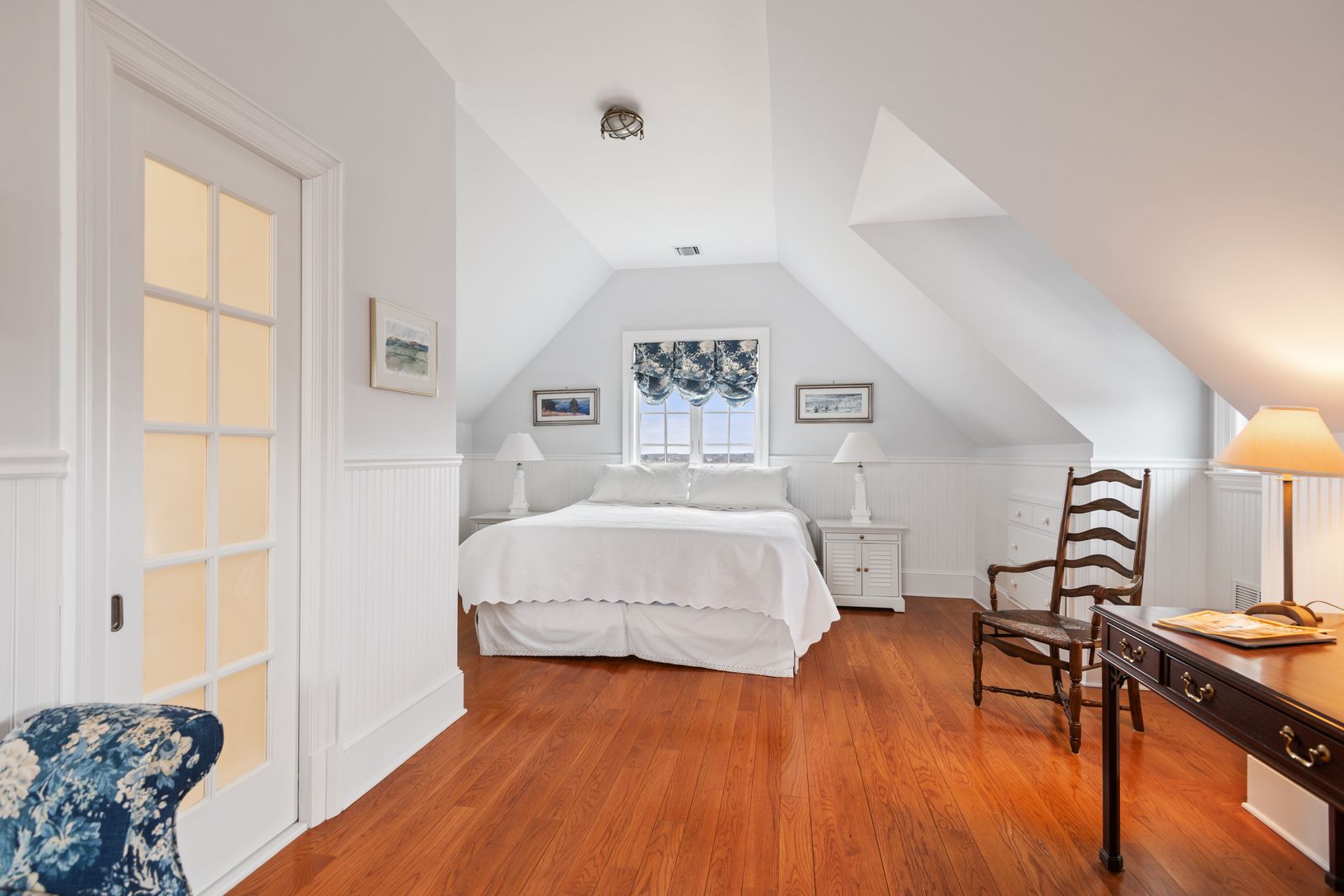 Master bedroom with Lake views 