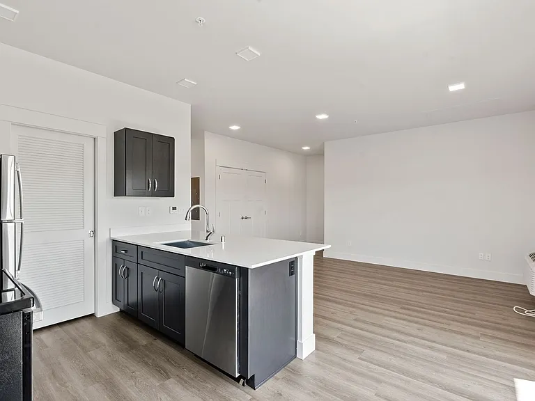 Fairways Apartments — Photo 43