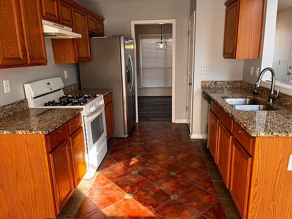 4th image of 409 Bottesford Dr NW
