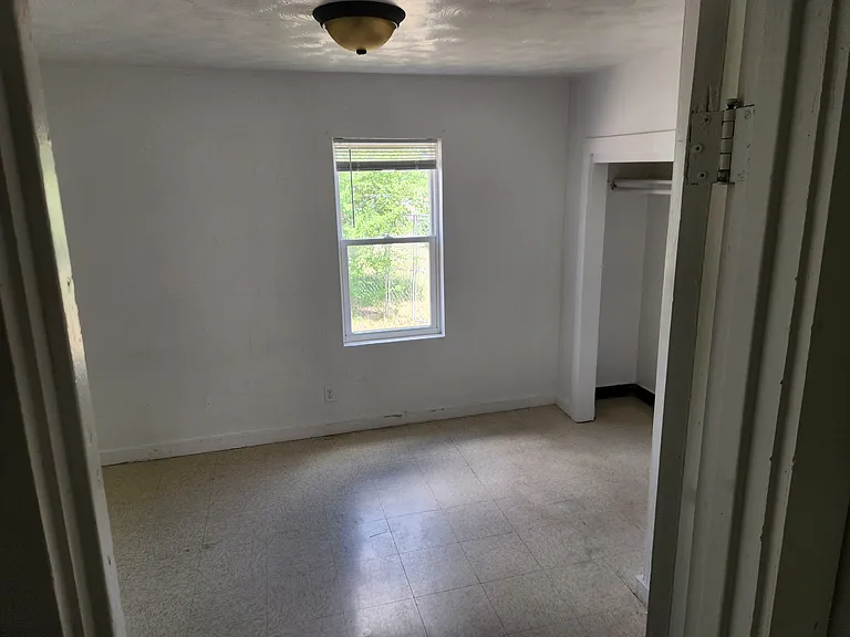 854 Waterloo St — Photo 4