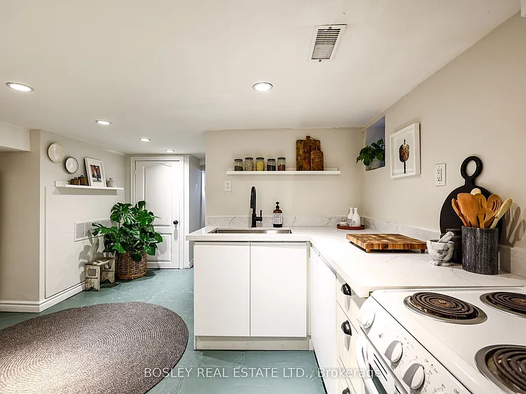 16 Hallam St #BASEMENT — Photo 14