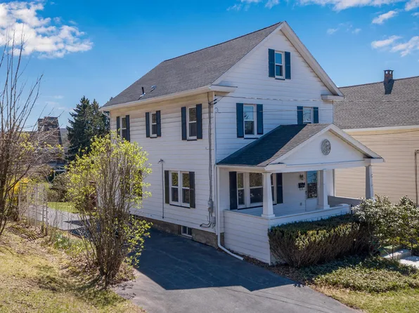 215 Analomink St, East Stroudsburg, PA 18301