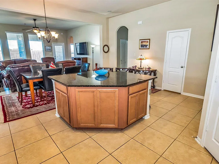 8807 Seguin Cove Ln — Photo 19