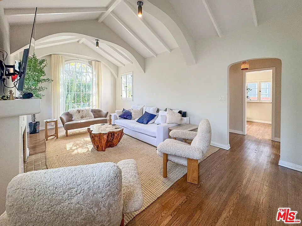 3 bed, 2.0 bath, 1918 sqft, $14,499 — Photo 3