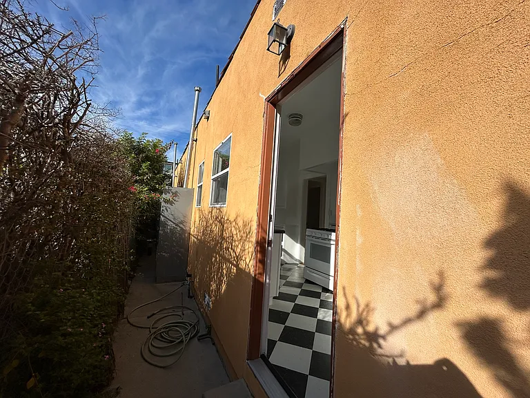 1335 N Harvard Blvd #1331-1/2 — Photo 12