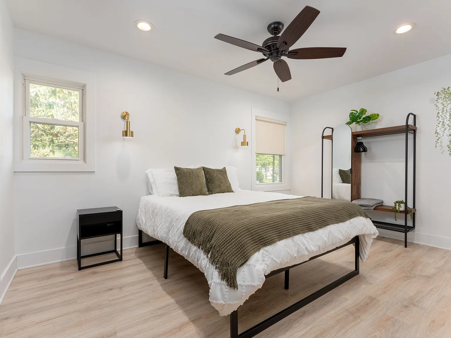 4 bed, 2.5 bath, 2900 sqft, $5,000 — Photo 3