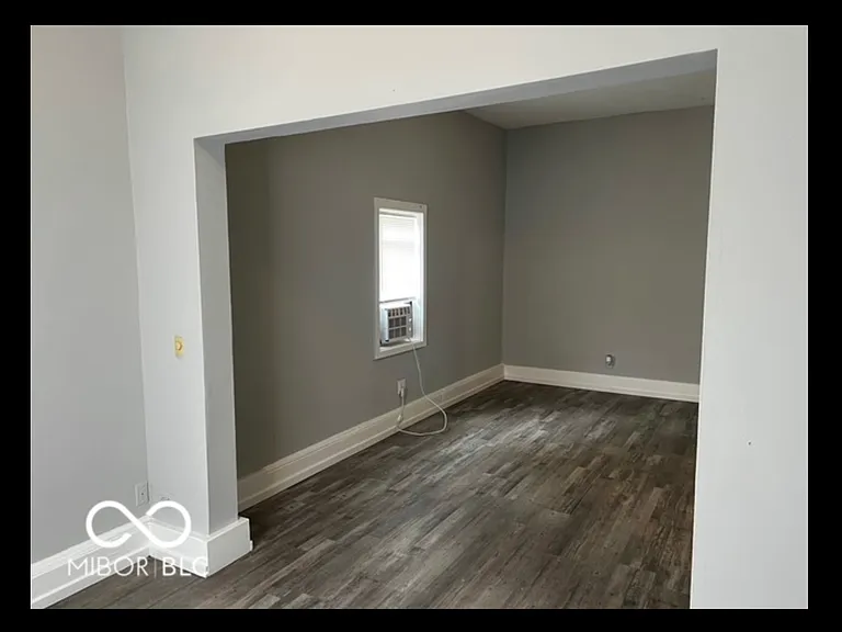 328 W 40th St — Photo 14