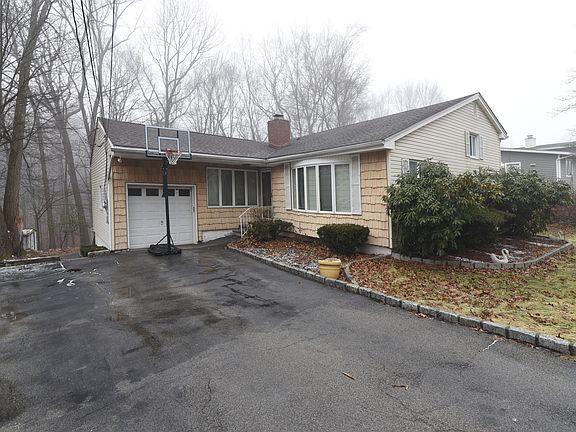 3rd image of 550 W Brook Dr