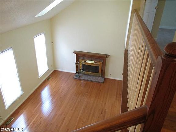 5th image of 4024 Valley Side Dr