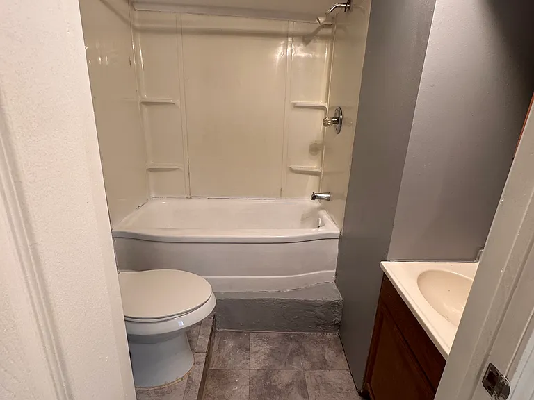 301 Main St #4 — Photo 3