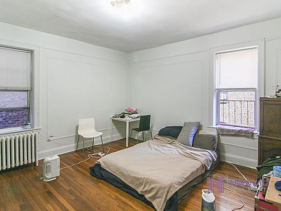4th image of 4107 47th Ave APT 2E