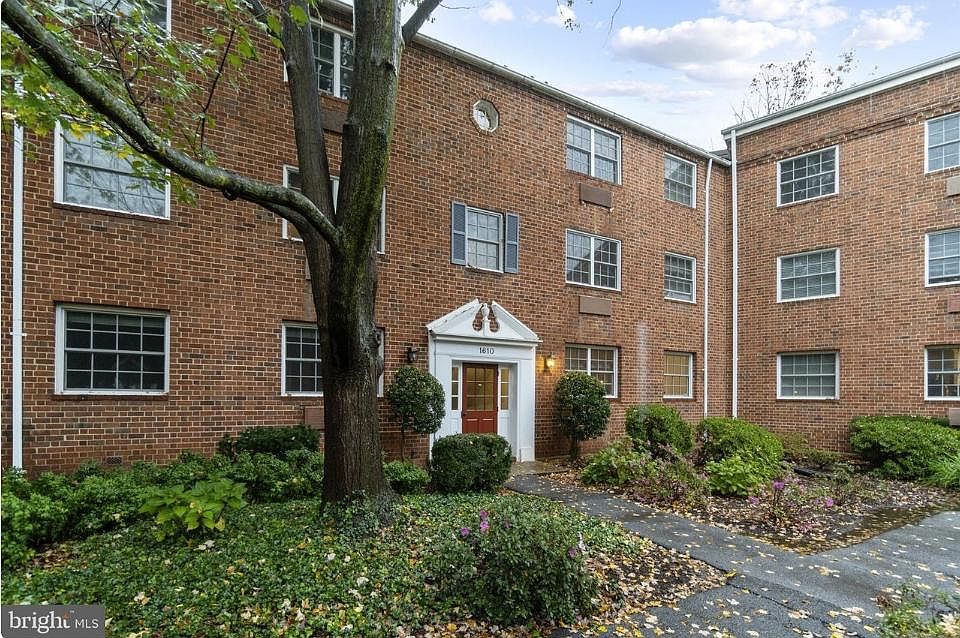 1st image of 1610 W Abingdon Dr APT 202