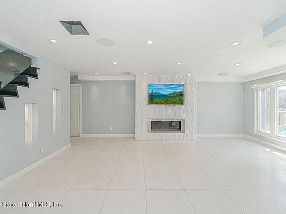 4th image of 825 Willowbrook Rd