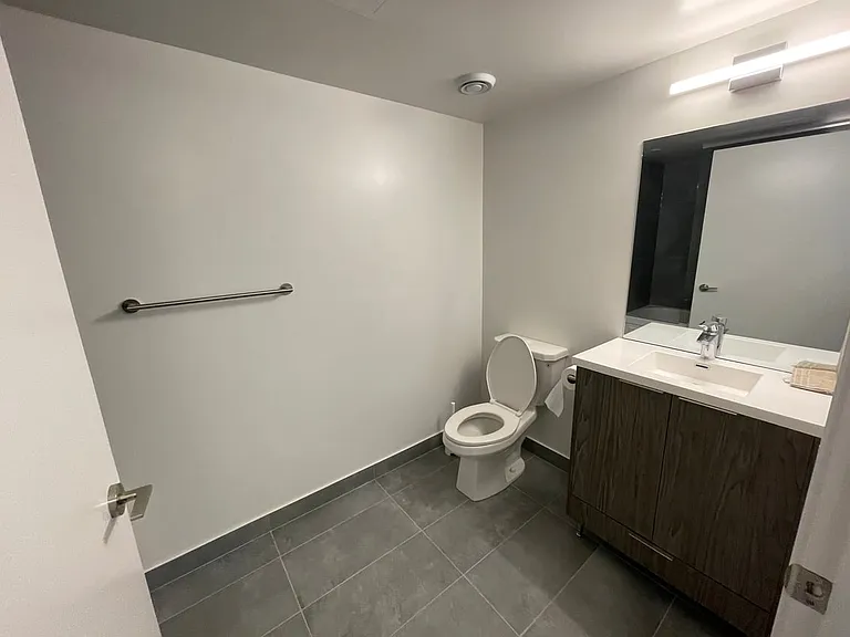 60 Shuter St #905A — Photo 4