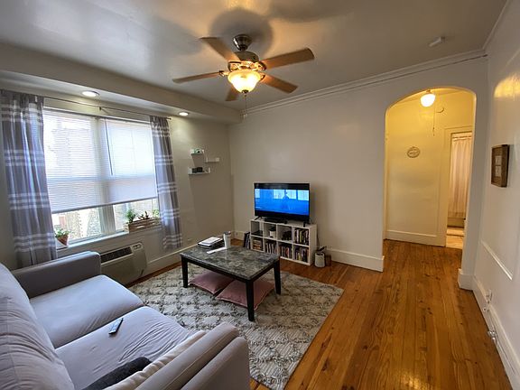 4th image of 755 W Cornelia Ave #30cbfa02d