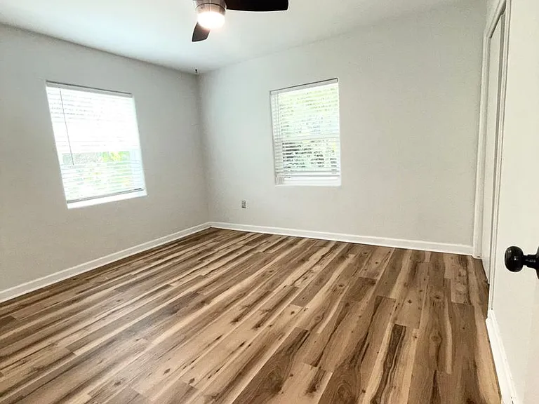 1016 Alba Dr — Photo 11