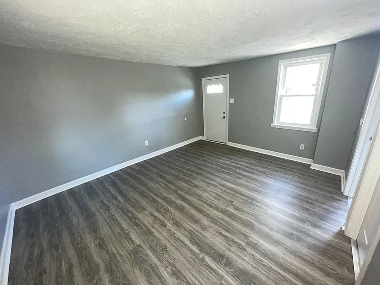 4 Copperfield Ave — Photo 7