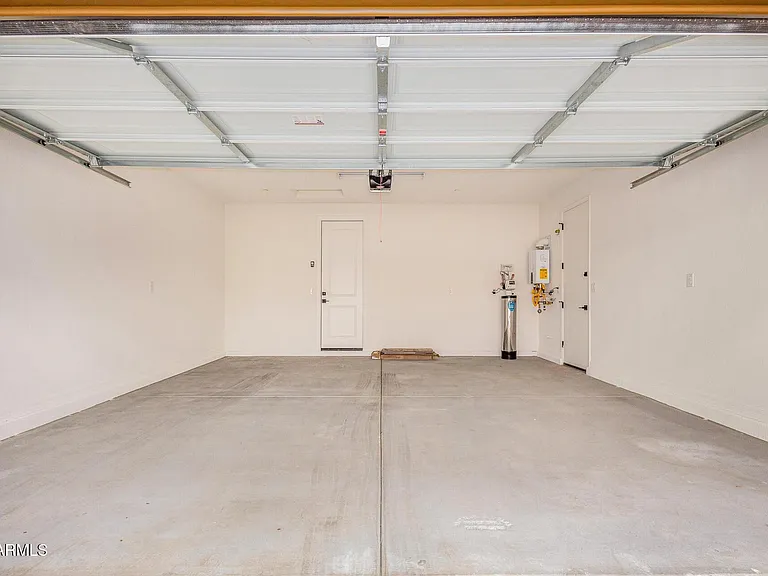 21301 W Roanoke Ave — Photo 35