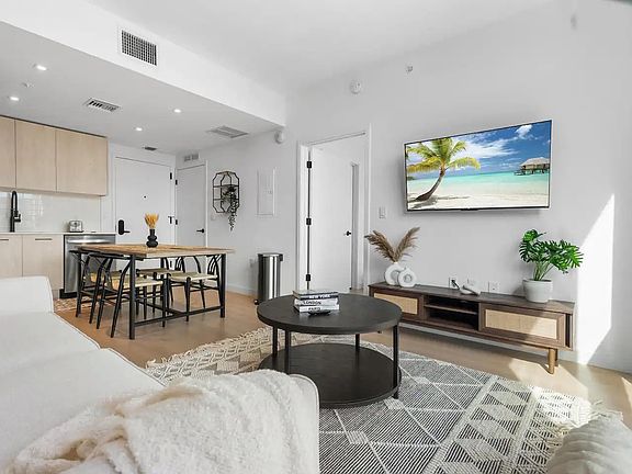 3rd image of 2819 NW 1st Ave #403