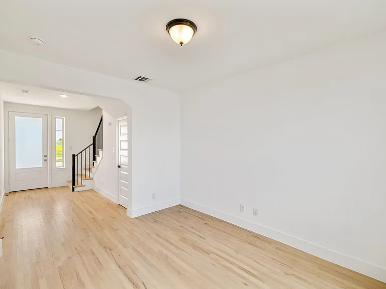 9303 Easy St — Photo 25