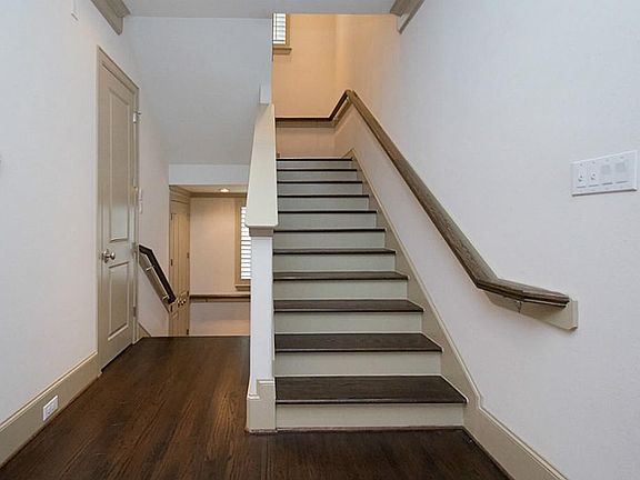 3rd image of 4031 Bellefontaine St #102
