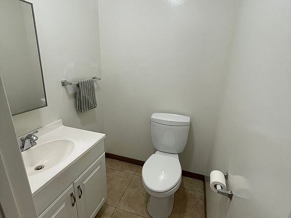 4th image of 312 N Vecino Dr Unit 4